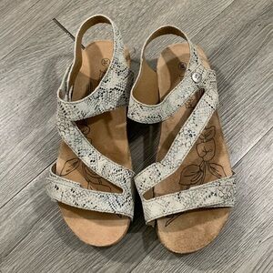 Josef Seibel Tonga 25 Snakeskin Print Adjustable‎ Strap Sandals size 38 = 7-7.5